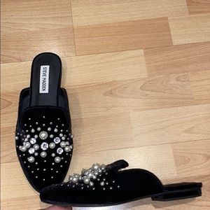 Pearl and jewel black mules
